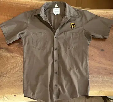 US 구제 의류 UPS Wear Guard 기업 로고 반팔 워크 셔츠