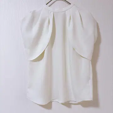 anuans 아뉴앙스 폼 숄더 블라우스 택 포함 정품 화이트
