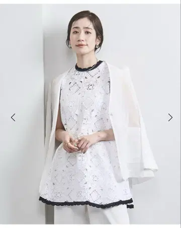 유나이티드 애로우즈 크로시 자수 슬리브리스 니트 화이트