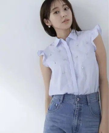 비쥬 장식 프릴 슬리브 블라우스 NATURAL BEAUTY BASIC