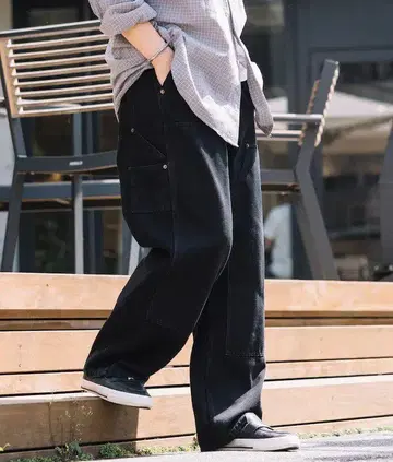 스트레이트 실루엣 와이드 더블니 데님