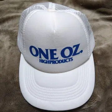 ONE OZ. 화이트 트래커 캡
