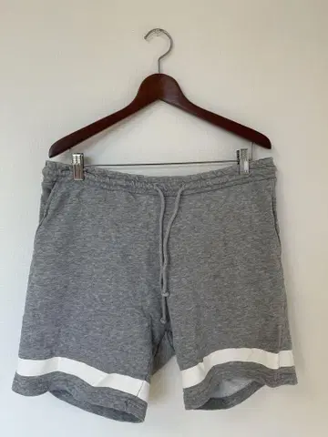 H&M 그레이 XL 사이즈 숏팬츠 화이트 스트라이프