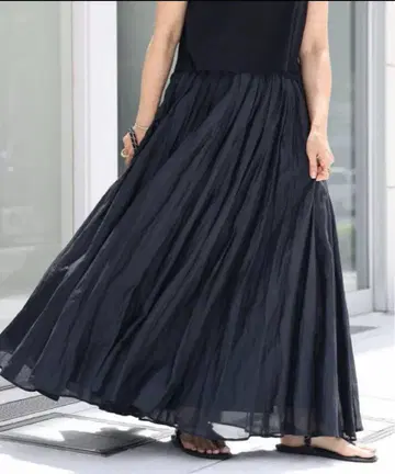 택 포함 새상품 마릴린 문 TUCK TECHNIGUE SKIRT 36