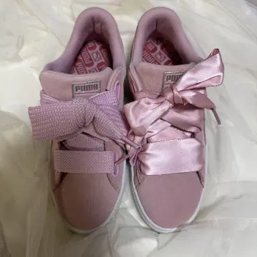 PUMA 핑크 리본 포함 스니커즈