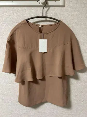 택 포함 새상품 프릴 반팔 상의 M