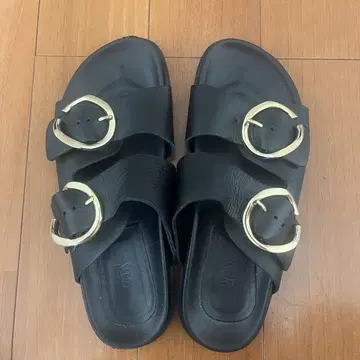 ZARA 가죽 플랫 버클 샌들 36