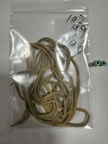 정품 고로즈 가죽 끈 베이지 새상품 3개, 비즈 에메랄드 그린 3개