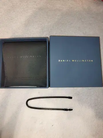 다니엘 웰링턴 팔찌