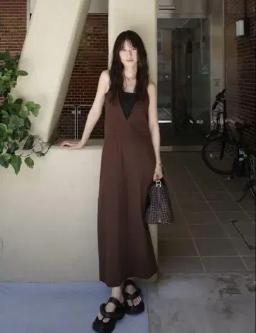 CLANE HALTERNECK LOWWAISTONEPIECE 브라운