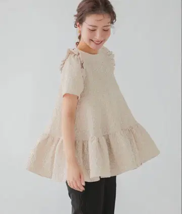 Fit more 플라워 자카드 티어드 상의 베이지 튜닉