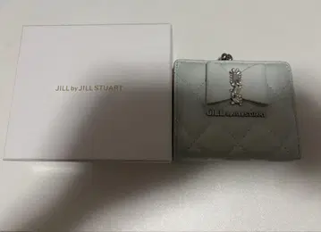 JILL BY JILLSTUART RIBBON 퀼트 지갑 블루