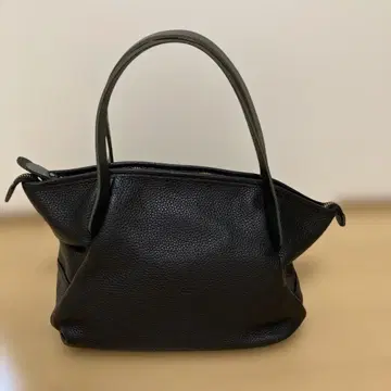 블랙 가죽 핸드백