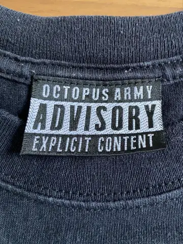 OCTOPUS ARMY ADVISORYEXPLICIT 티셔츠 스컬