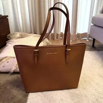 [새상품급] MICHAEL KORS 브라운 토트백 이시하라 사토미 사용