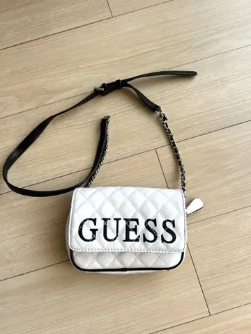 GUESS 화이트 숄더백