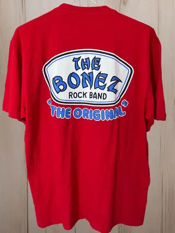 The BONEZ 티셔츠