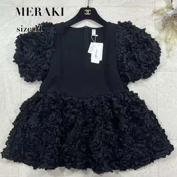 미사용 택 포함 [ MERAKI ] 하트넥 플라워 모티브 상의 블랙 M