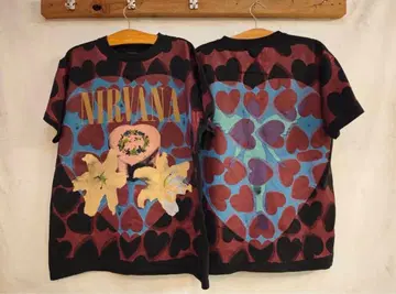 NIRVANA 하트와 꽃 T셔츠