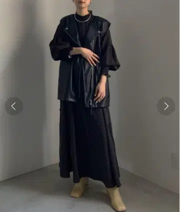 미사용 새상품 2023 KOMON PATTERN VOLUME DRESS