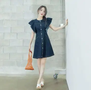 Lily brown 미야와키 사쿠라 착용 데님 프릴 미니 원피스 1