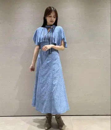 SNIDEL 케이프 프릴 파이핑 프린트 원피스