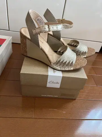 Clarks 컴포트 샌들 베이지