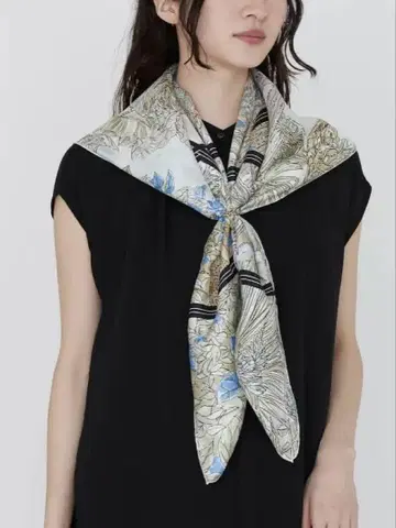 manipuri 마니프리 SILK 88 x 88 스카프 석류 선인장 정원