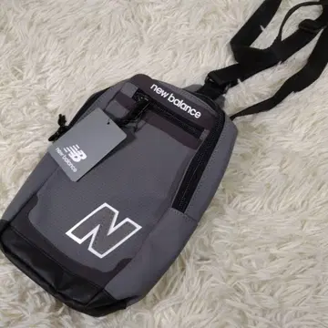 택 포함 NEWBALANCE 바디백 그레이