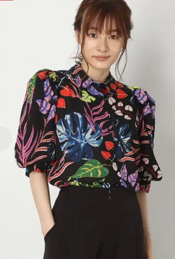 Desigual (데시구알) 퍼프 슬리브 꽃무늬 블라우스