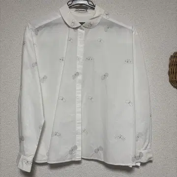 mini perhonen 나비 자수 화이트 셔츠 긴팔
