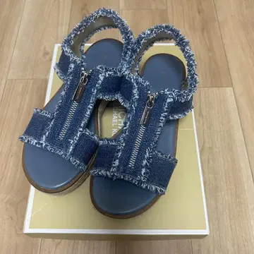 MICHAEL KORS 데님 지퍼 샌들