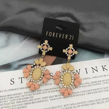 FOREVER 21 플라워 모티브 귀걸이
