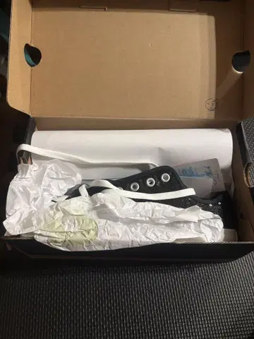 CONVERSE 블랙 스팽글 스니커즈
