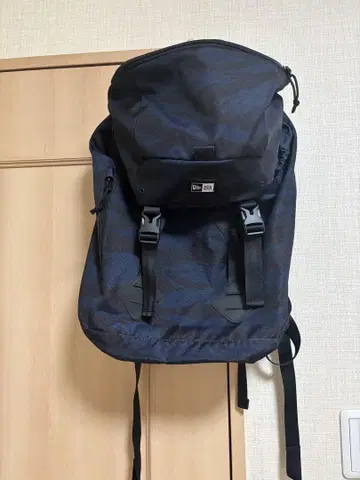 NEW ERA 타이거 스트라이프 카모 네이비 백팩