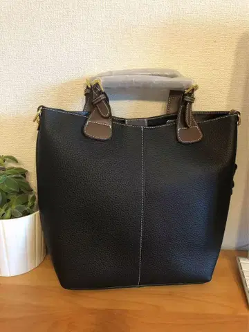 블랙 토트백 숄더 스트랩 포함