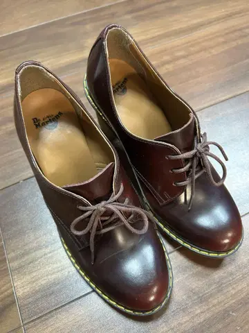 Dr. Martens 버건디 레드 3홀 가죽 신발 통굽