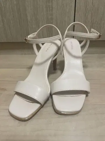 RANDA 화이트 스트랩 샌들 8cm 힐