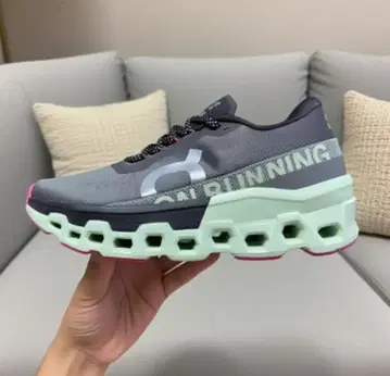 ON Cloudmonster 2 러닝화