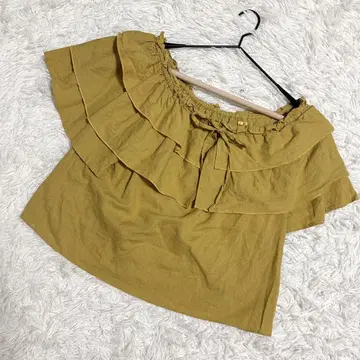 w closet 양품 블라우스 2단 프릴 리본 오프숄더 머스타드