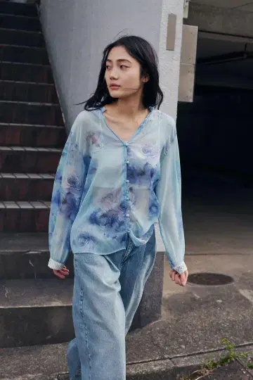 미사용 새상품 ZARA 2025년 플라워 무늬 프린트 블라우스