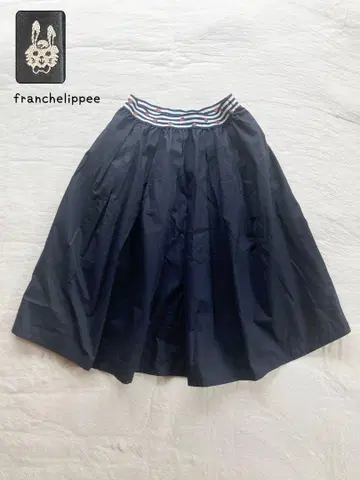 프랑슈리페 네이비 플레어 스커트 딸기