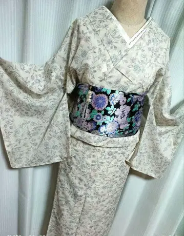 세탁 가능한 여름 기모노 명주 폴리에스테르 코몬 흰색 바탕에 작은 꽃
