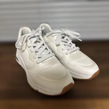 Skechers 화이트 스니커즈