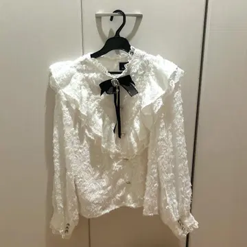 ROJITA 로지타 V 프릴 페더 블라우스 화이트