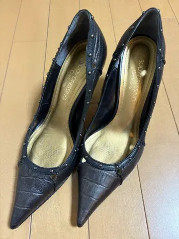 BODY DRESSING 스터드 블랙 하이힐
