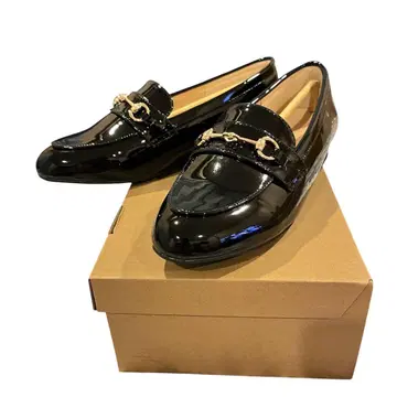 새상품급 HARUTA SHOES 블랙 에나멜 로퍼 골드 체인