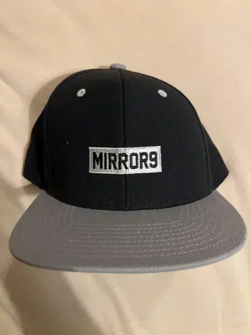 MIRROR9 스냅백 캡 블랙/그레이