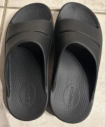 Oofos 블랙 슬라이드 샌들 25cm