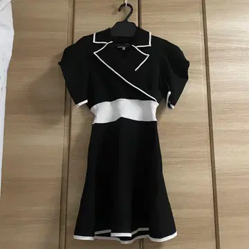 rienda 테일러드 칼라 미니 플레어 하프 슬리브 니트 블랙